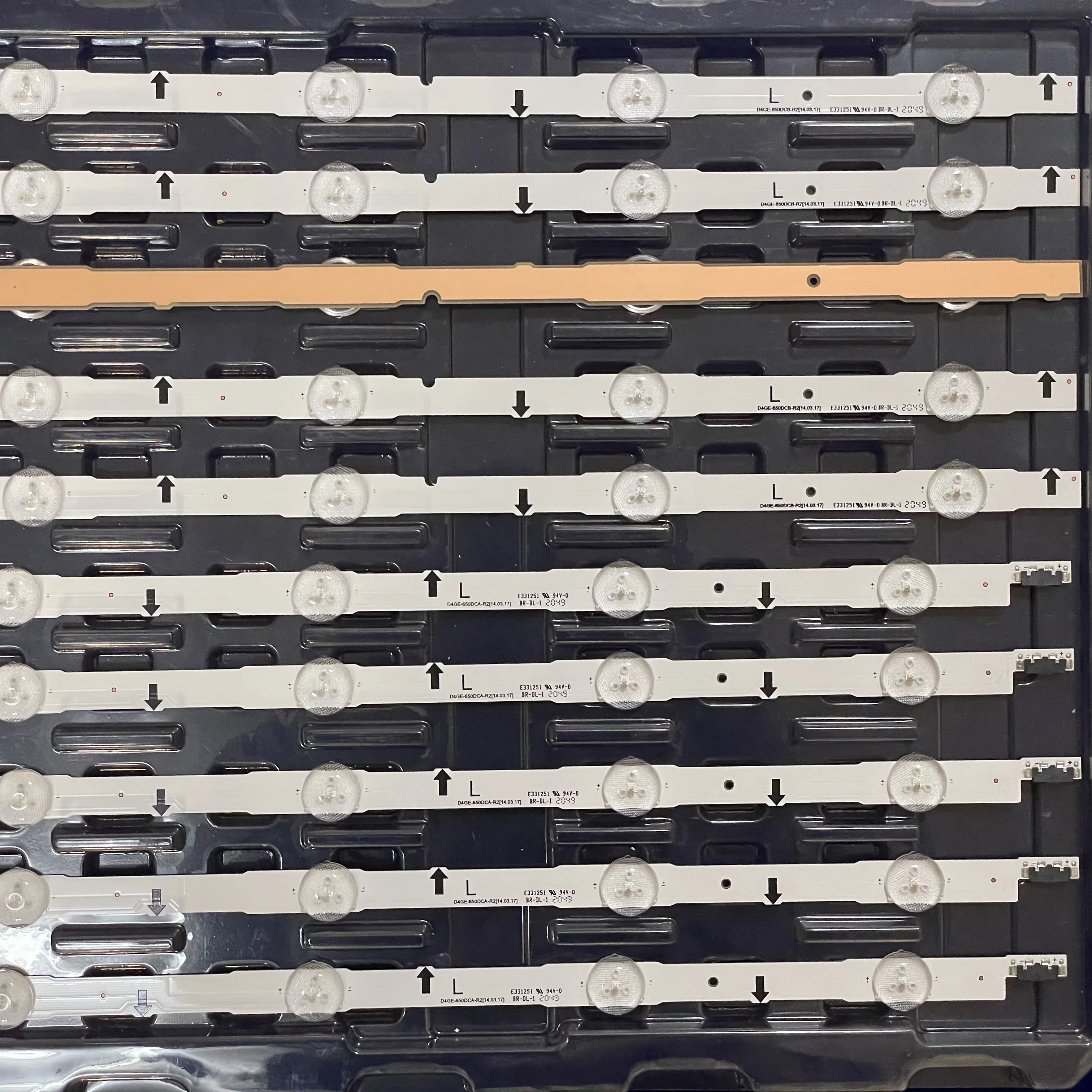 16 قطعة LED قطاع 2014SVS65F 3228 R06 L08 D4GE-650DCA-R2 D4GE-650DCB-R2 ل UN65J5500 UN65J6300 UN65H6300 UA65H6088 UA65H6400