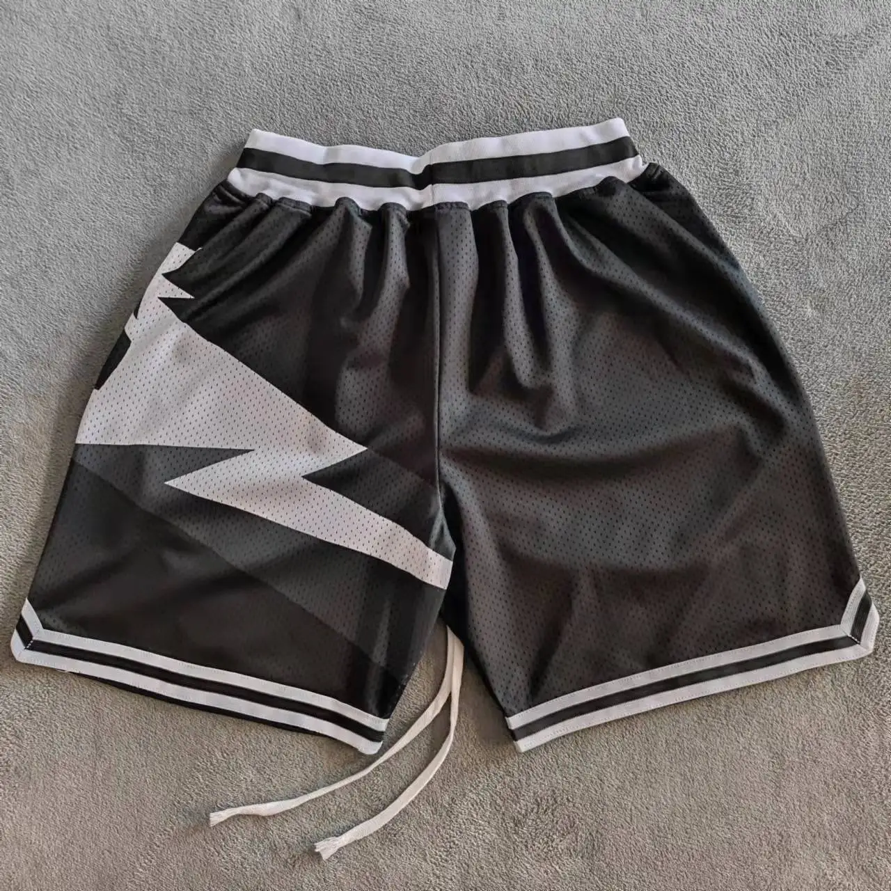 TRILLEST Black&White Sun Printed Basketball Shorts with Zipper Pockets Devin Booker Street Style Sports Pants