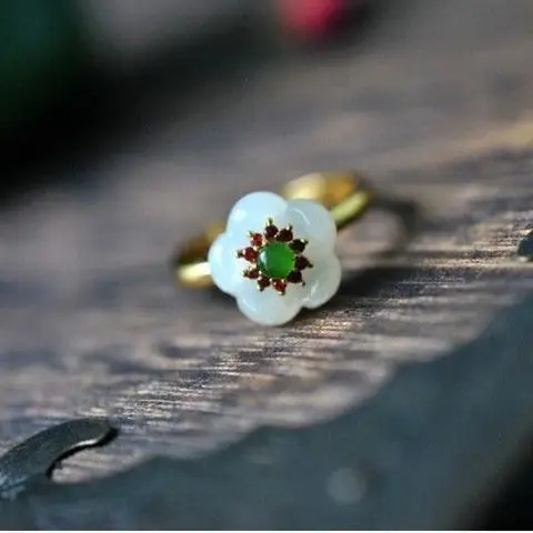 Nuovo anello intarsiato in argento naturale Hotan con fiore di giada bianca anello in stile cinese con design di tribù di corte gioielli da donna di marca