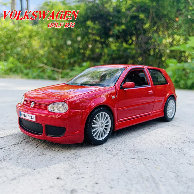 Maisto 1:25 Volkswagen Golf R32 classic cars simulation Die casting alloy car model crafts decoration collection toy tools gift