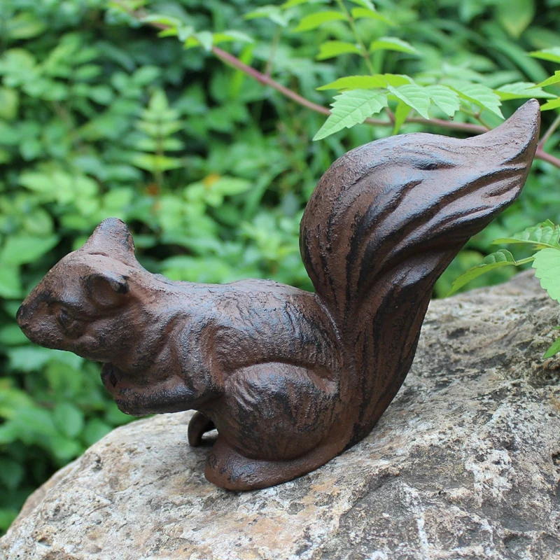 Vintage Rustic Cast Iron Squirrel Statue Home Garden Decor Heavy Retro Squirrel Figurines Handmade Solid Squirrel Sculpture