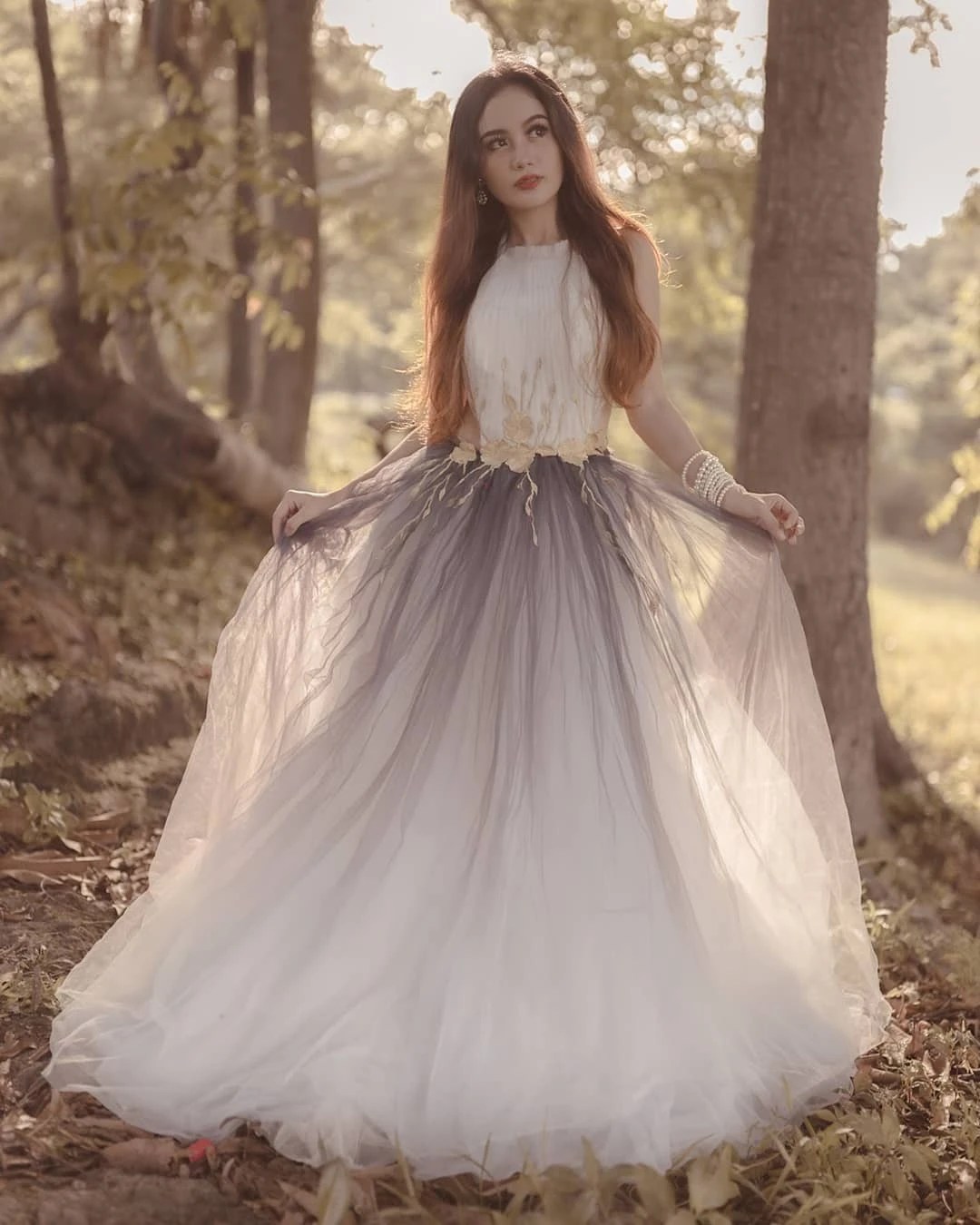 Precioso vestido de graduación con cuello Halter, Espalda descubierta, apliques en capas de tul, línea A, tren de barrido, Vintage, vestido Pegeant para Sesión de fotos, hecho a medida