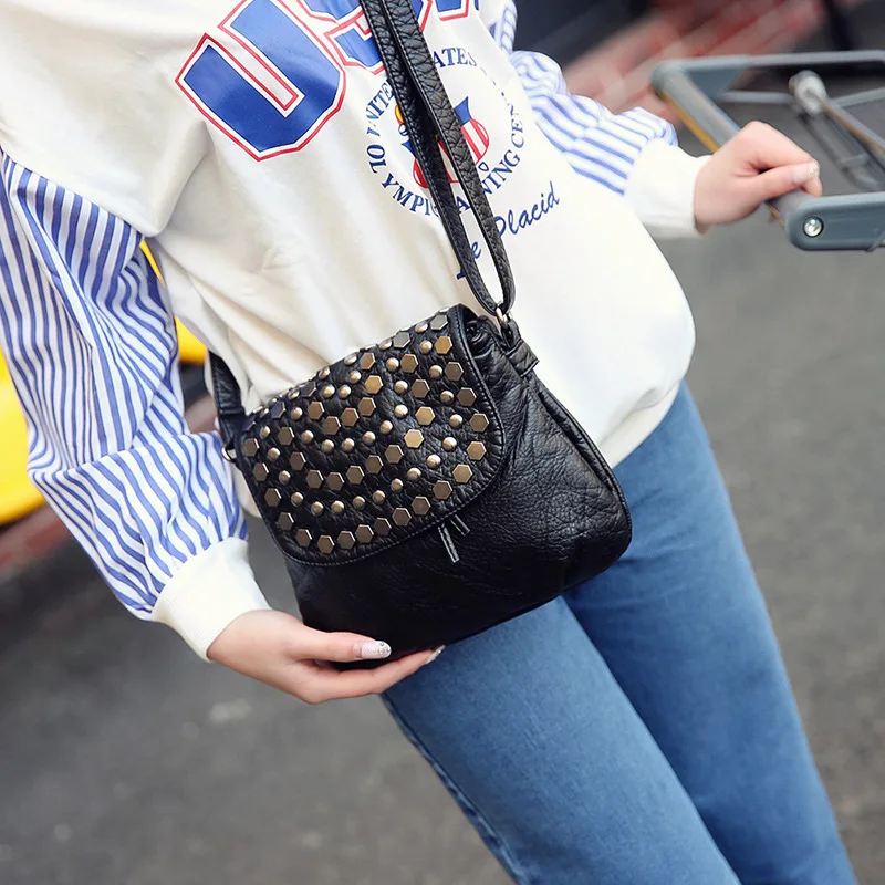 Soft PU Leather Women Messenger Bag Casual Ladies Shoulder Crossbody Bag Female Vintage Rivet Handbag Black bolsa feminina