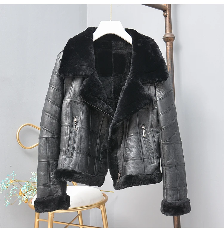 Winter Women Leather Jacket Thick Warm Real Lambs Wool Fur Collar Coat Motorcycle Zipper Outerwear Patchwork Bomber Jacket Short