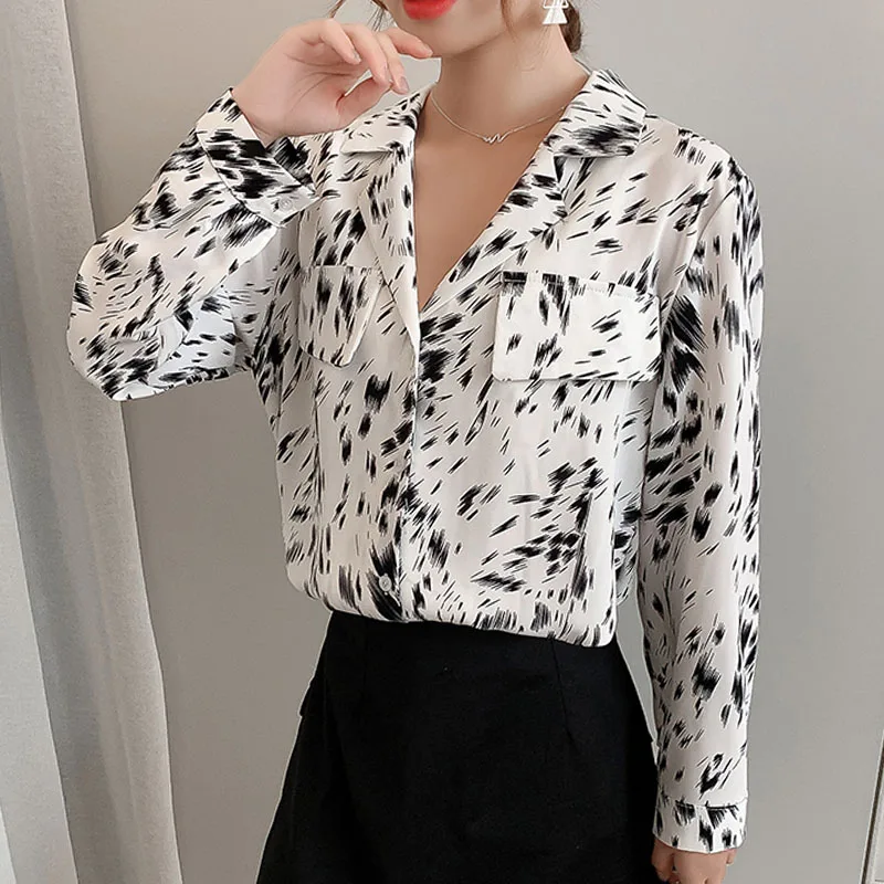 Korean Fashion Women Long Sleeve Clothing 2021 Loose Chiffon Blouses and Tops Ladies Vintage White Button Up Shirts Women 0987