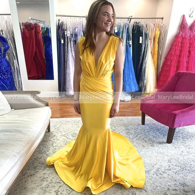 

Sexy Gold Yellow Mermaid Evening Dresses Deep V-Neck Sleeveless Pleat Satin Open Back Party Dress Women Evening robes de soirée