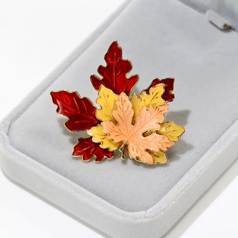 Women\'s Vintage Brooch Maple Leaf Brooches for Women Alloy Enamel Lapel Bag Hat Brooches Fashion Jewelry Badge Man Woman Gift