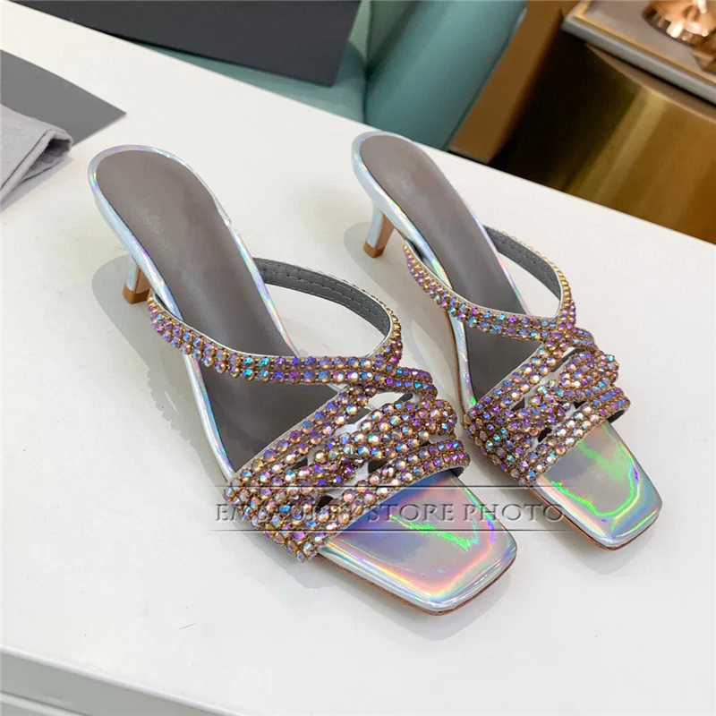 Sexy obcasy typu Kitten Slingbacks muły letnie dla dziewczynek kwadratowe z wystającym palcem diamentowe Rhinestone sztukateria prawdziwe skórzane