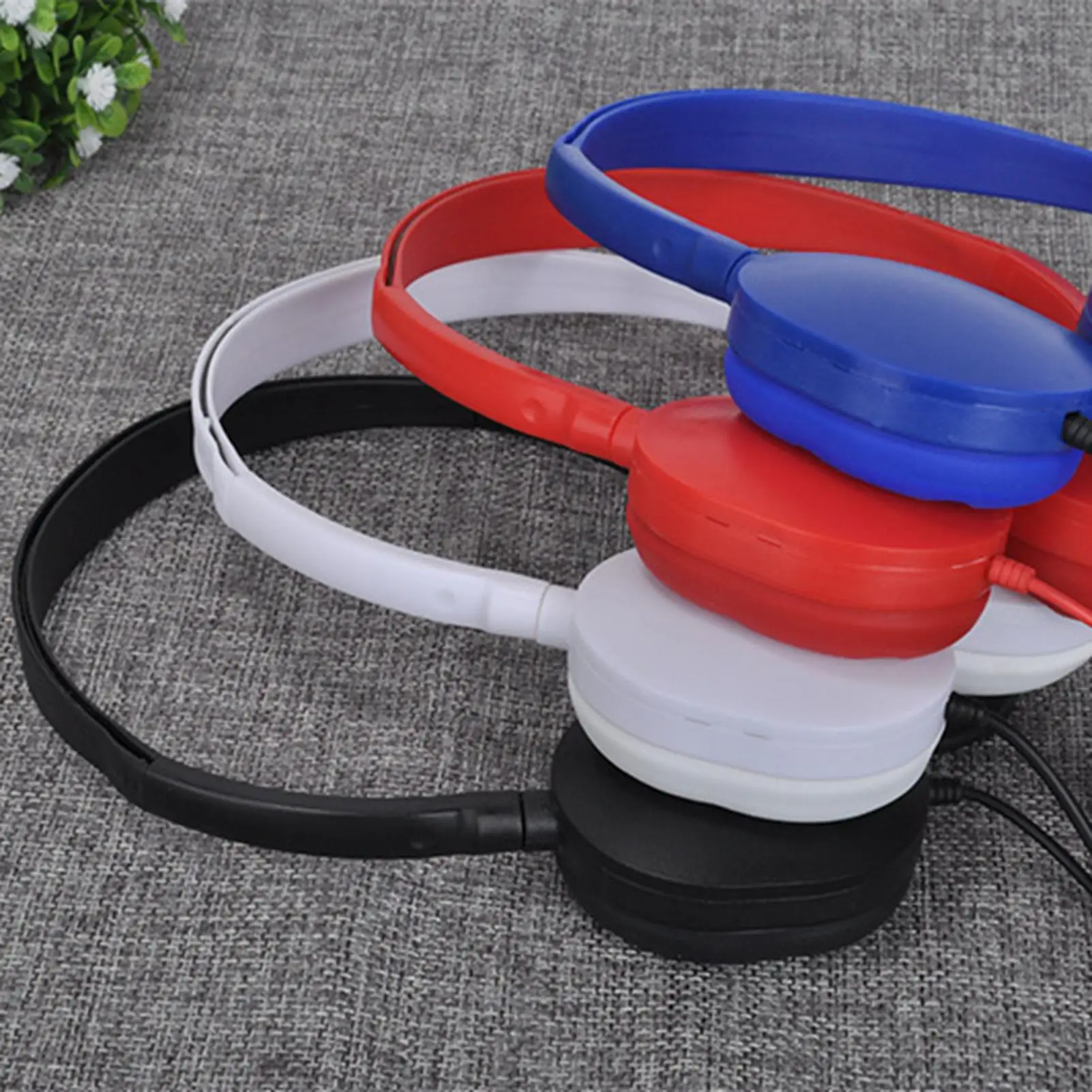 Universal 3.5mm Wired Headset Headphone Foldable Adjustable Wired Heavy Bass Headphones with Mic Wired Headphone Headset