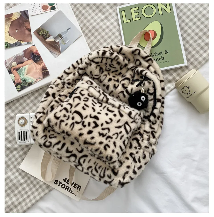 Soft Faux Fur women backpack big capacity Winter Leopard print School Bag for Girls Travel female Backpacks Daypack Felt bagpack