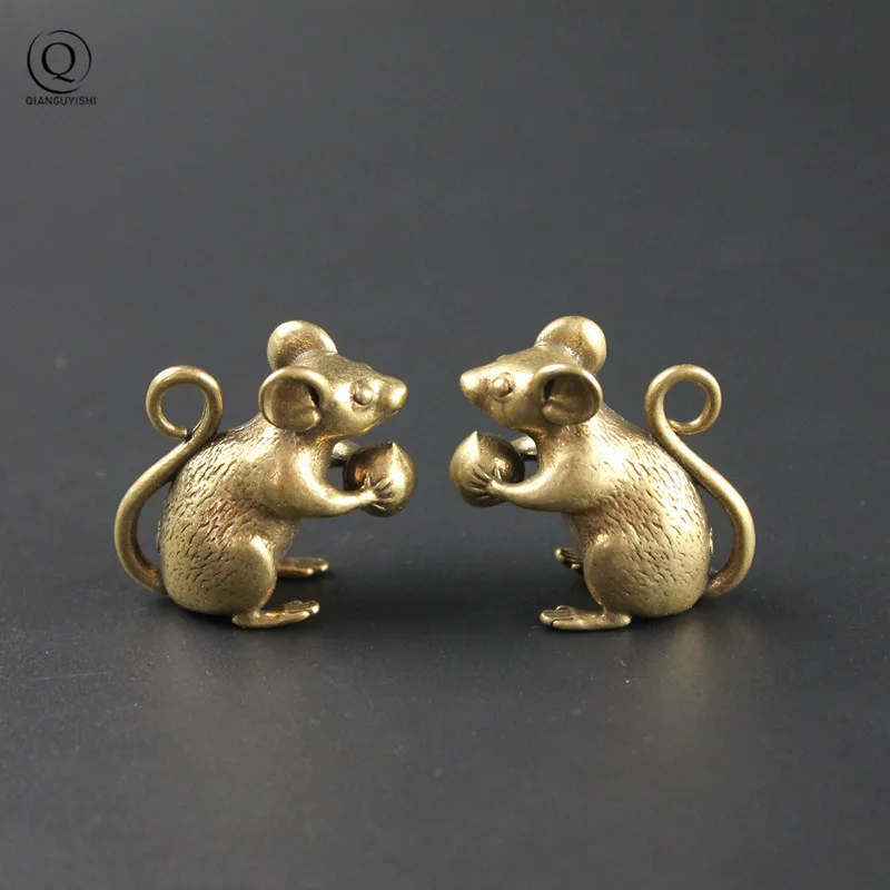 Brass Funny Rat Hold Peach New Retro Cute Mouse Pendants for Keychain Pure Copper Animal Crafts Car Key Chains Hangings Jewelry