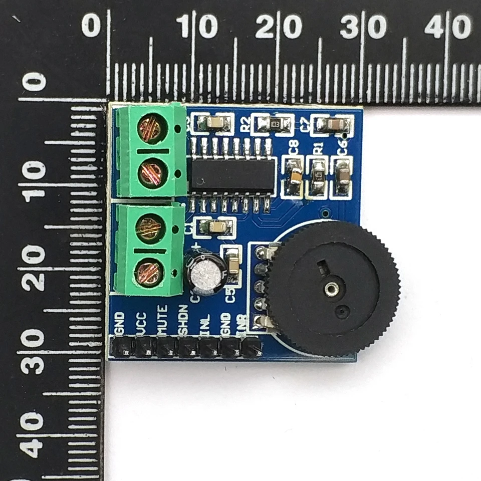 وحدة مضخم طاقة صغيرة مزدوجة المسار ، باإم 8403 ، ضبط مستوى الصوت