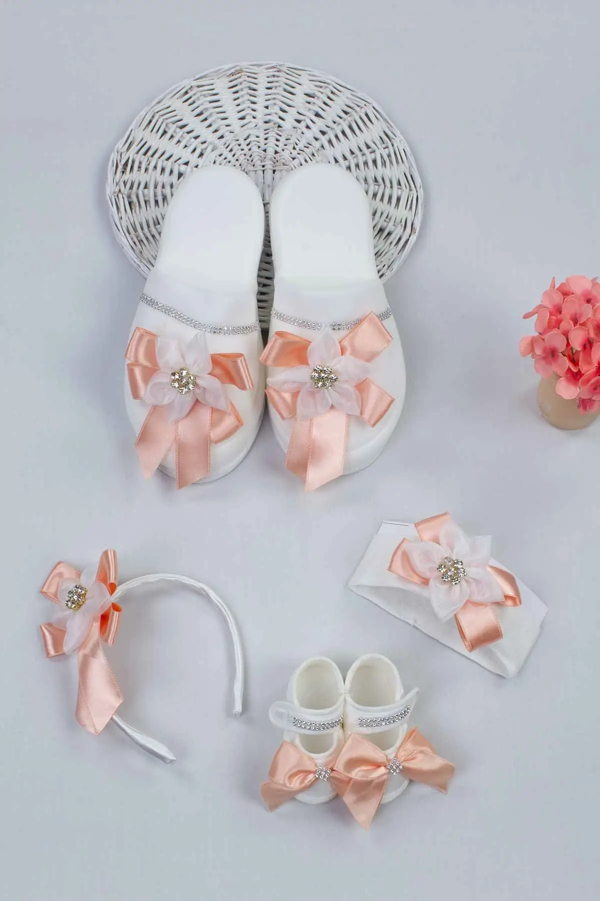 Powder Pink Mother Girl Baby Pregnant Gift Suits Mom 36-40 size slippers crown baby Bandana Booties Shoes 4 Pieces set fashion