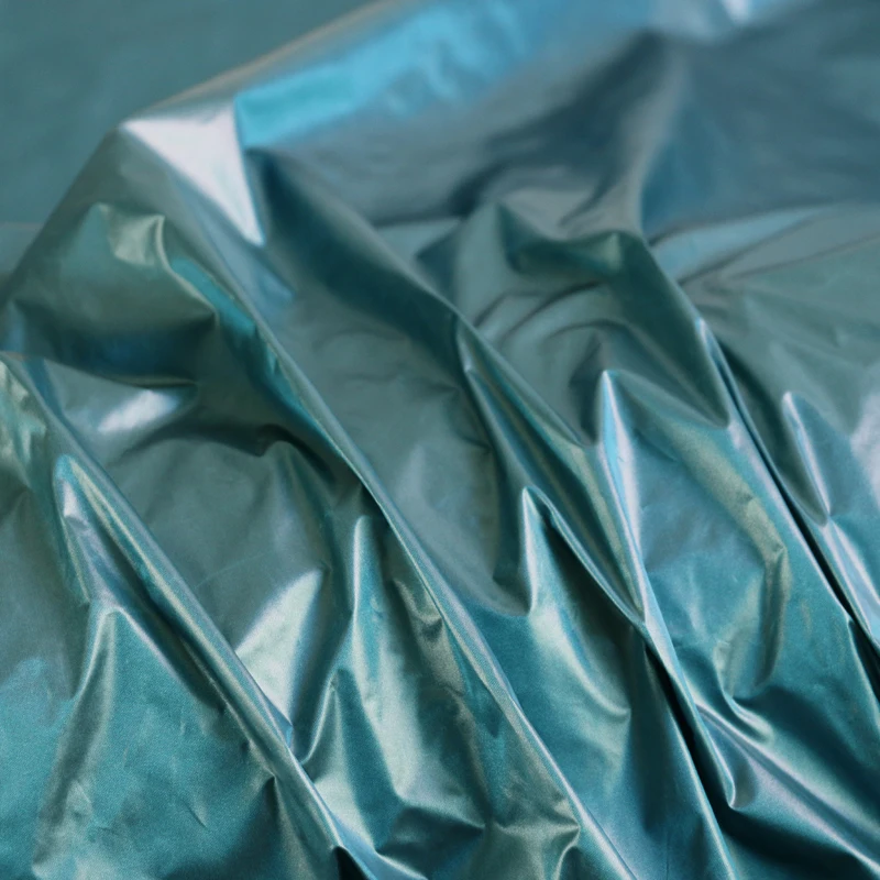100 cm * 148 cm glänzendes, nach unten beweisendes Material, Stoffschattierung, blaue Burgunder-Nylon-Textilien, Cired – Detail 17
