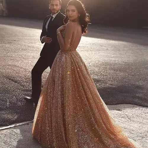 ملابس الحفلات والعطلات