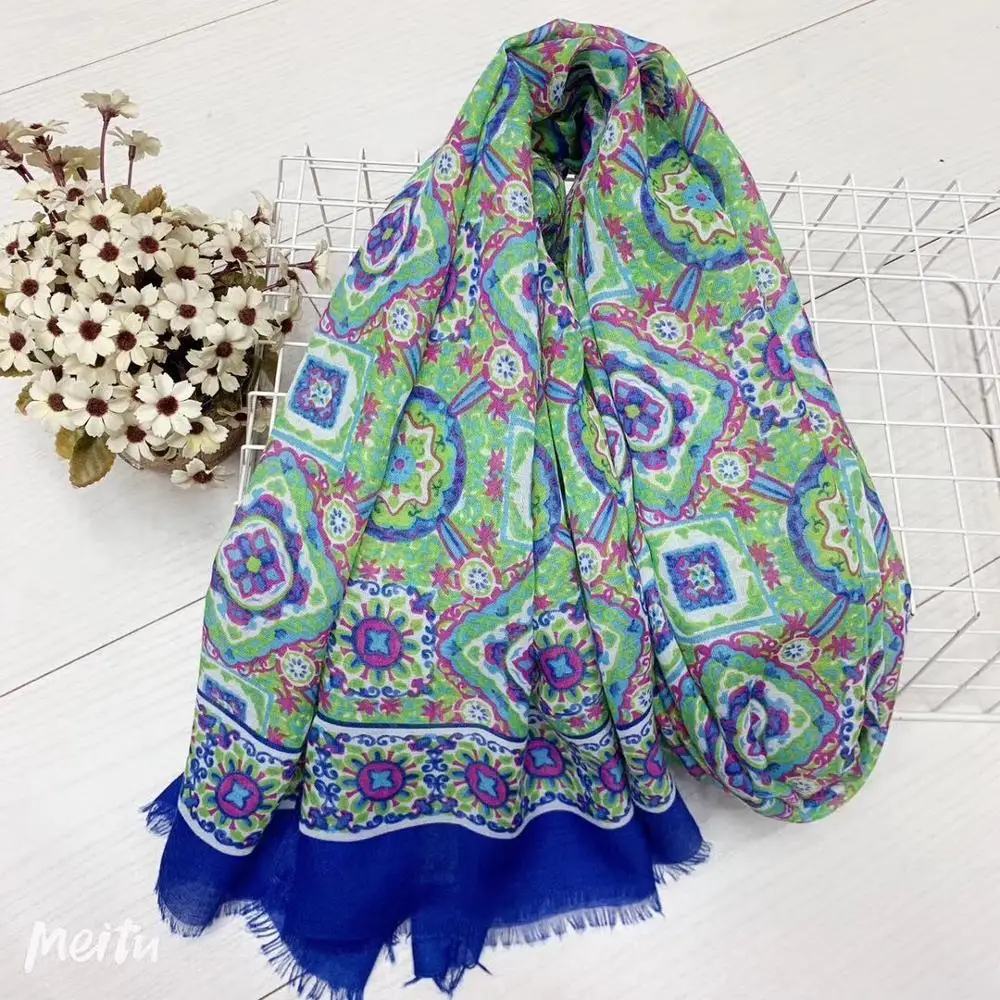 

2020 femme Spring bohemian tassel print big scarf bandana,indian muslim hijab viscose scarves head accessories ponchos and cape