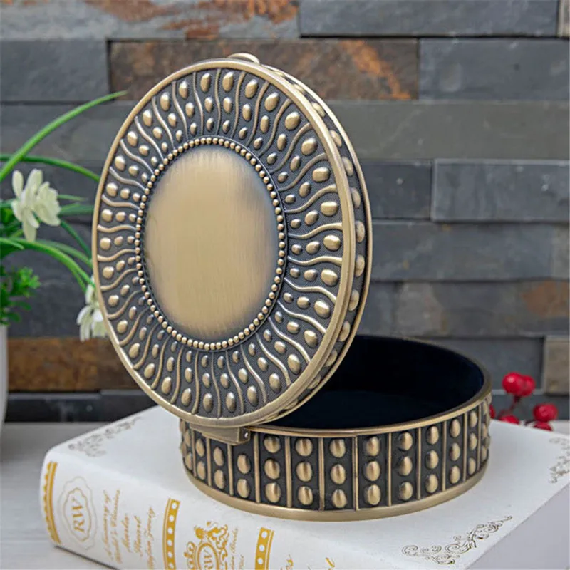 2023 Creative European-Style Simple Bead Jewellery Storage Box Vintage Bronze Round Metal Collectible Jewelry Box for Women