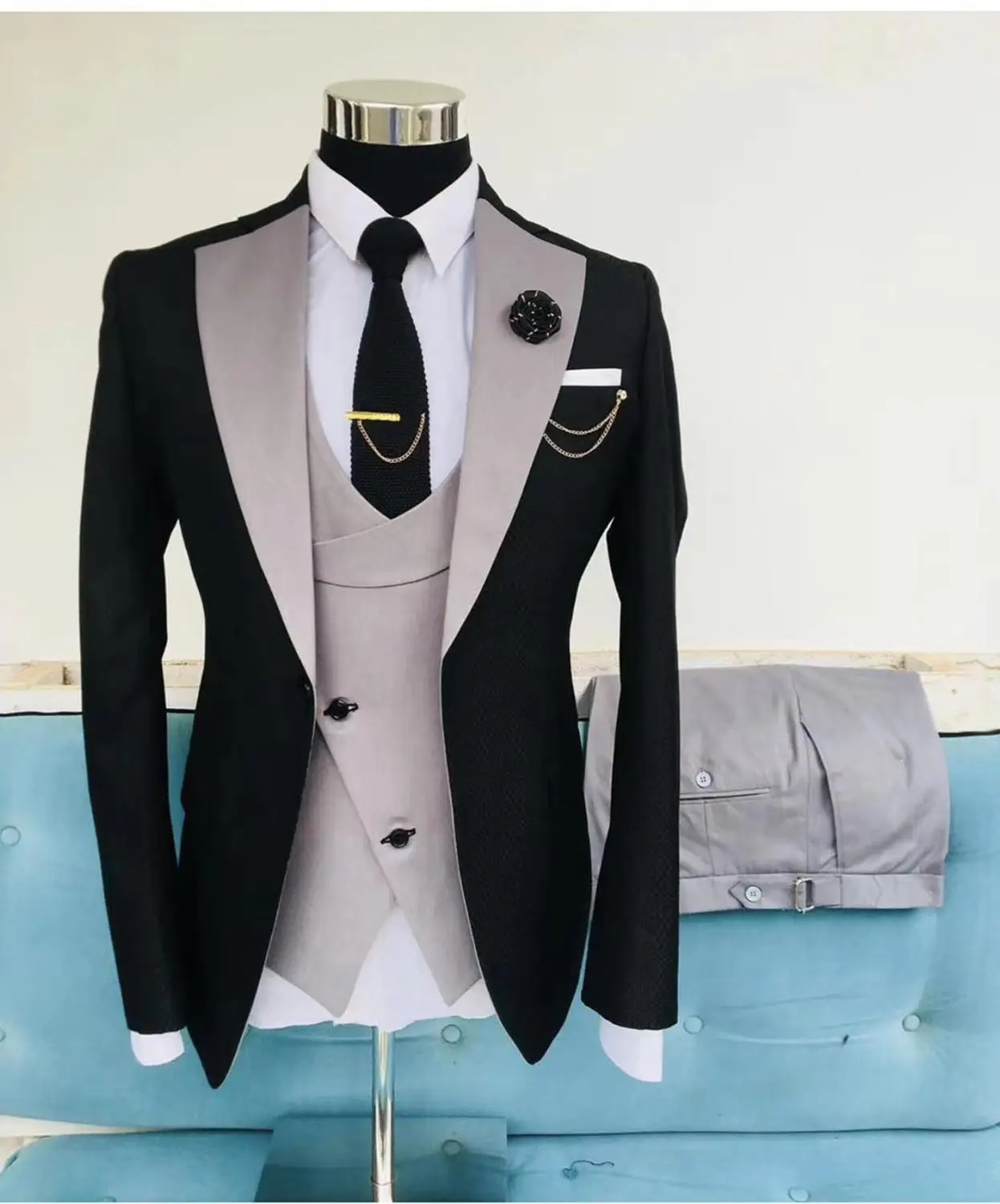 2023 Latest design Classic Custom pink with black wedding suit for men suits slim fit groom best man party tuxedo 3 piece Blazer