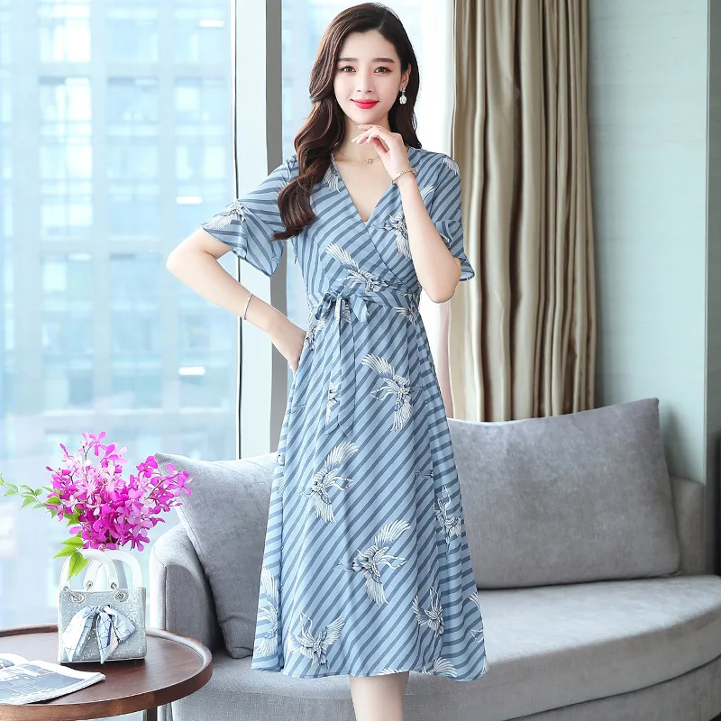 

Chiffon dress for women, elegant and thin temperament, short sleeve, V-neck, new summer 2024
