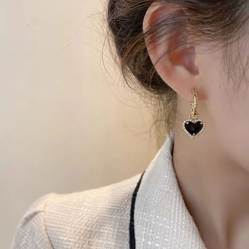 Korean Version Of Earrings 2021 Fashion New Temperament Earrings Black Crystal Peach Heart Simple Earrings Women's Sale Bangtan