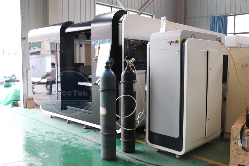 IPG / Raycus Metal Laser Tube Cutting Machine ,2kw Laser Tube Fiber Laser Source 10mm Metal Cutting