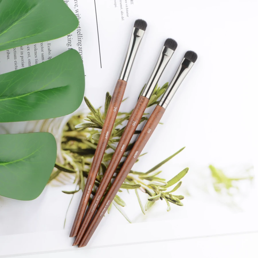 1 piece #210 Eyeshadow Makeup brush Detail Eye shadow shading Natural wood Professional Make up brushes cosmetic tools