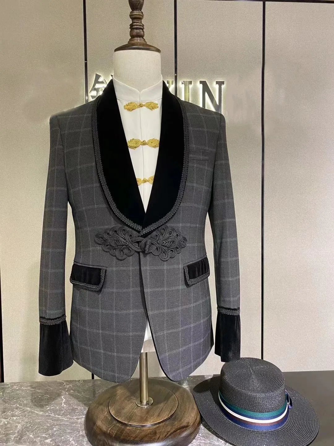 

Custom Fashion wedding suits men Grey Plaid with black velvet lapel formal slim fit China twining buckle party man only Blazer