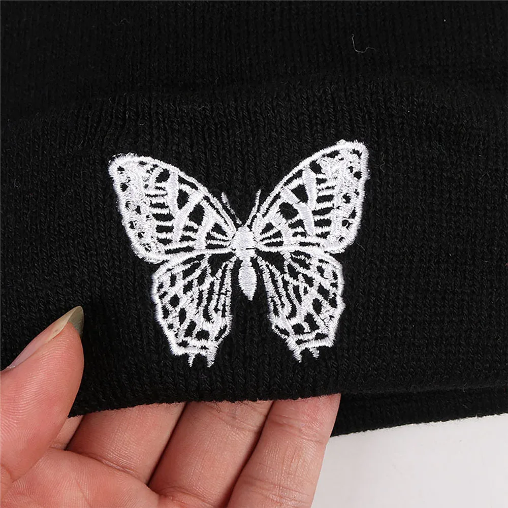 Gorro con bordado de mariposa para hombre y mujer, gorro de lana de estilo hip hop, sólido, para otoño e invierno, venta al por mayor