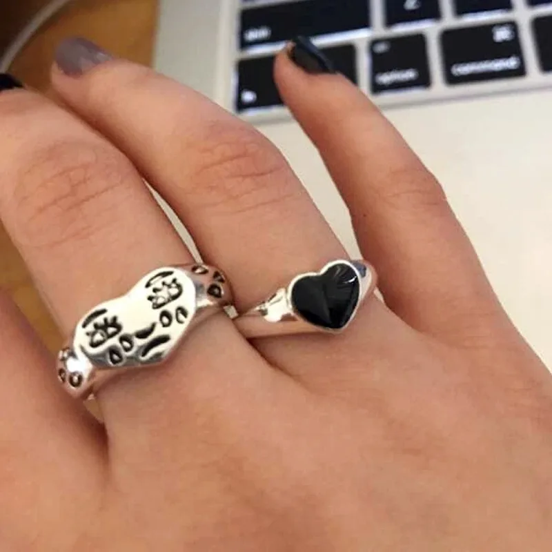 2024 Cute Woman Rings Korean Fashion Gothic Black Love Heart Simplicity Tear Face Expression Retro Gold Jewelry Anillos Mujer