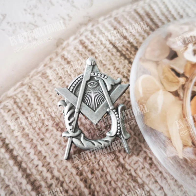 Masonic Lapel Pins Freemasonry Badge Mason Freemason Ancient silver color zinc alloy Antique plating BLM21 size 2.4*3.2cm