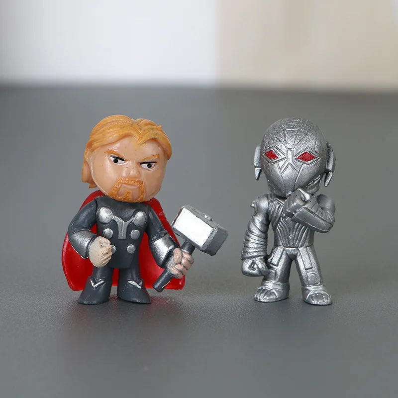 Mini figuras de acción de los vengadores Q para niños, juguetes de modelos de superhéroes, Hulk, Thor, Spider Man, regalos de Navidad, 12 piezas por juego