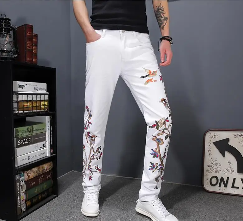 Brand Men\'s New Casual White Jeans Men Fashiom Flower and Bird Embroidered Trousers Slim Fit Floral Patches Pants High Quality