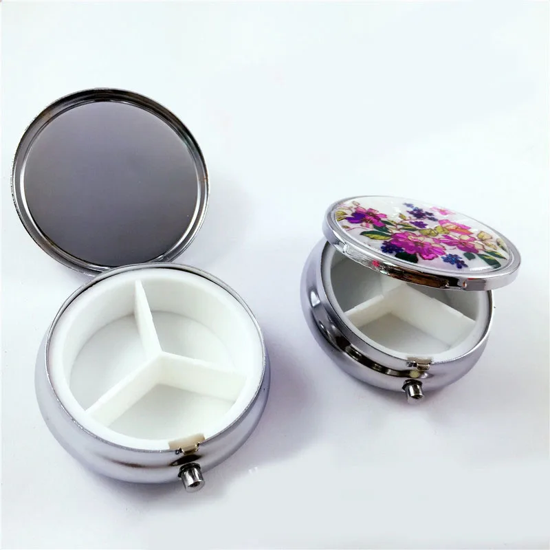 Metal Round Classical flowers Pill Boxes Holder 3 Grids Medicine Case Small Portable Case Container Splitters MR194