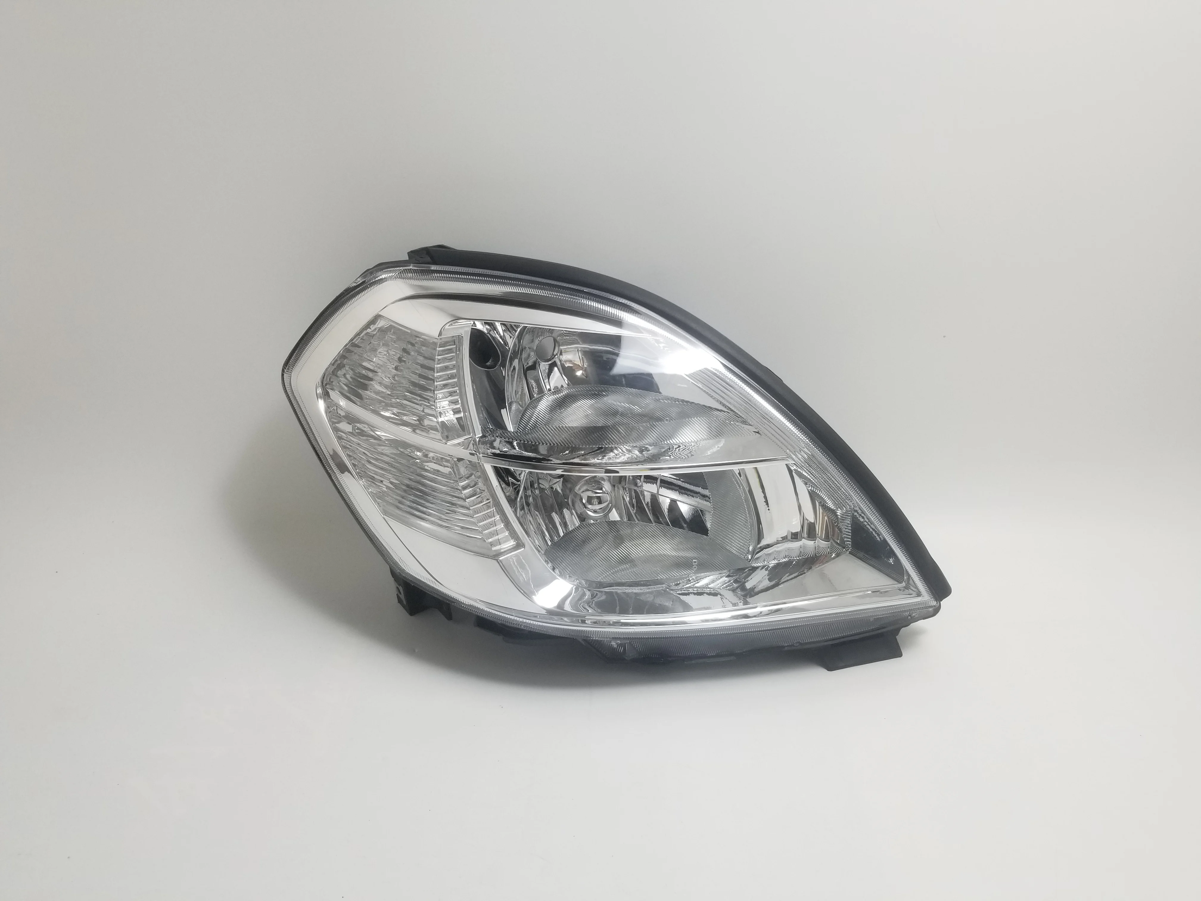 

It is suitable for 2004, 2005, 2006 and 2007 Nissan Tianlai's headlamp cover and lamp housing