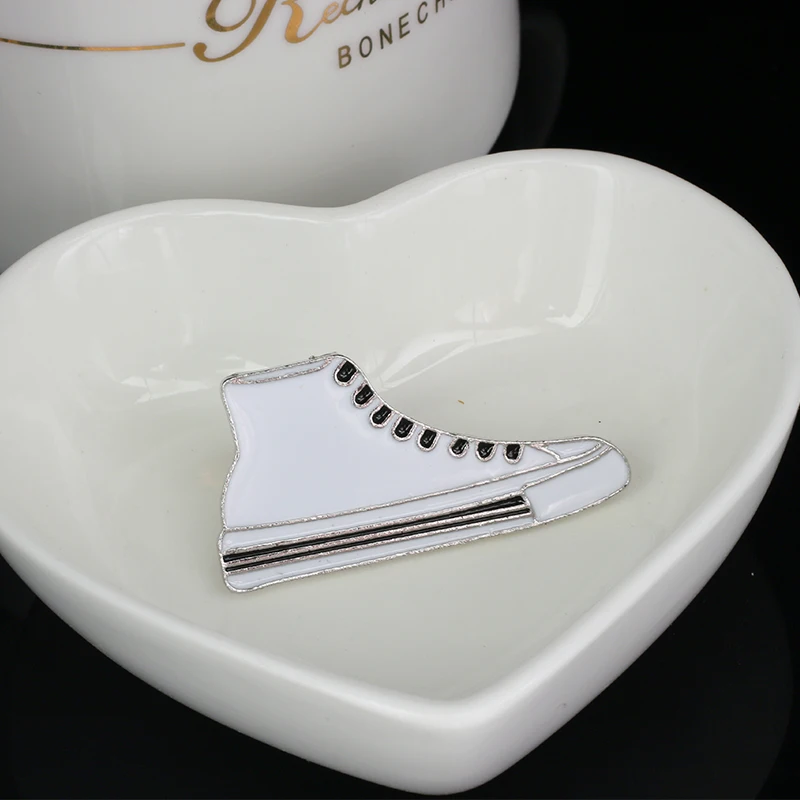 بروش نسائي من القماش ، نمط كرتوني ، حذاء OMG ، دبابيس المينا ، شفاه حمراء ، دبابيس ذهنية ، معطف كولا ، ديمين ، شارة طية صدر السترة ، هدية مجوهرات