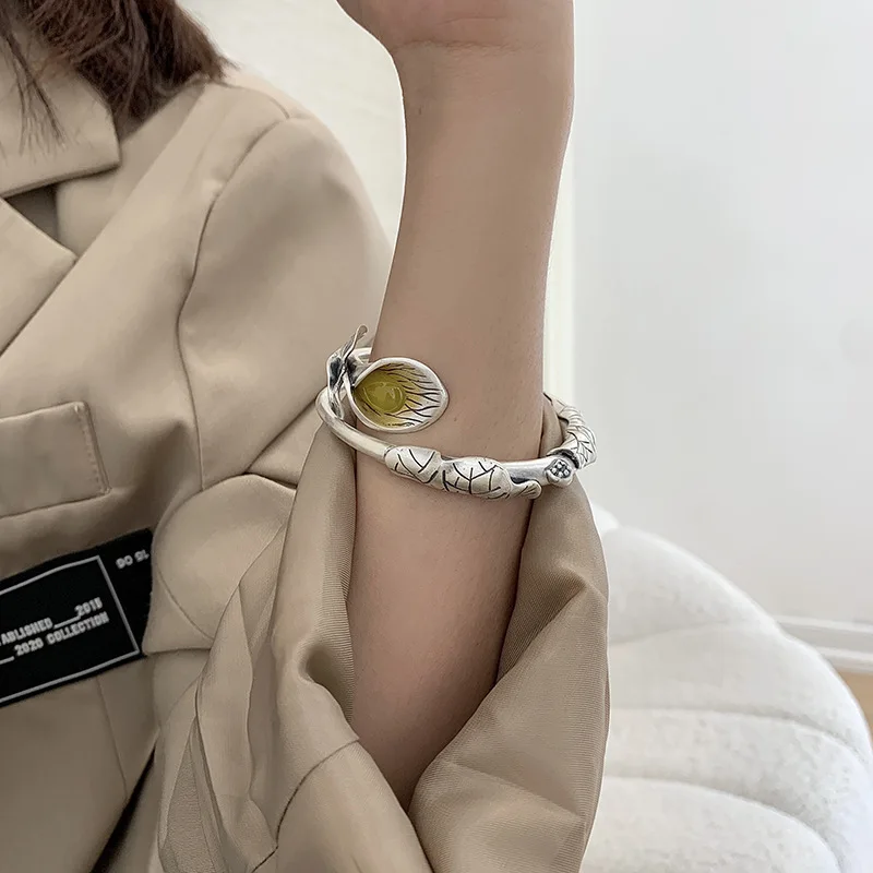 Livvy vintage estilo étnico nicho design flor prata cor pulseira feminina luz luxuosa ajustar festa jóias presentes