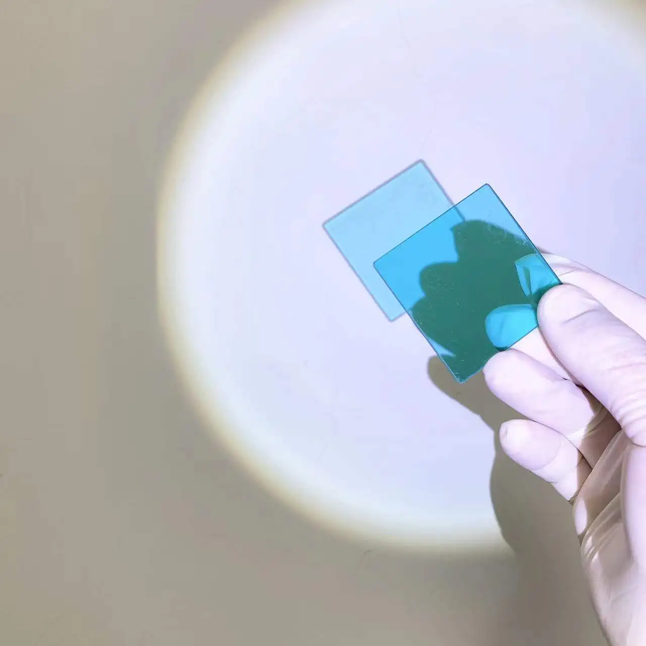 Nhiều Kích Cỡ Vuông 400nm Để 700nm Cao Vượt Qua Ánh Sáng Màu Xanh Bộ Lọc Thủy Tinh Loại QB39 BG39