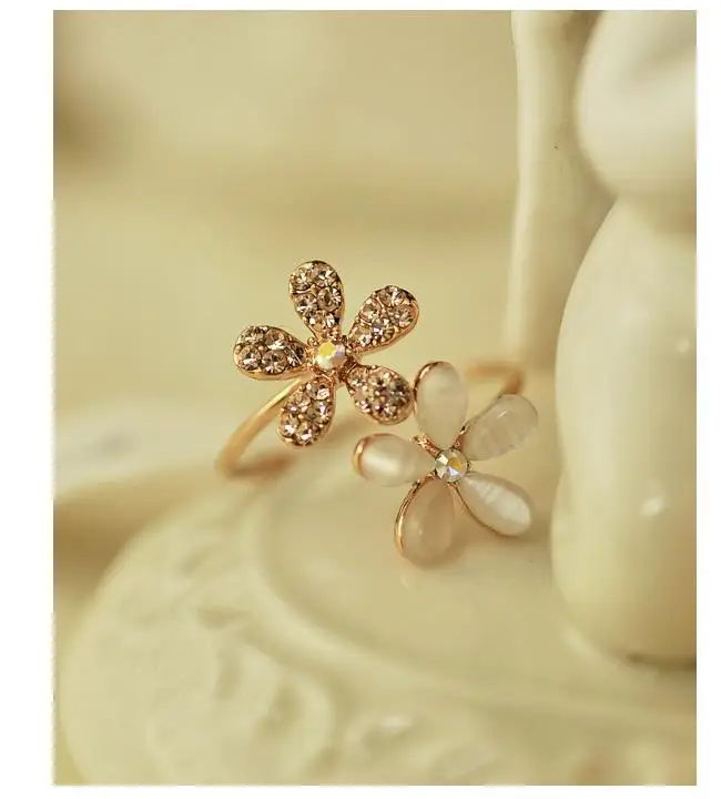 New fashion Rhinestone small daisy flower adjustable ring For Women girl Accessories jewelry wholesale