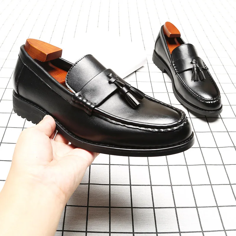 High Quality Men Leather Formal Loafers Korean Version Tassels Slip-On Driver Dress Loafers Pointed Toe Moccasin Wedding Shoes