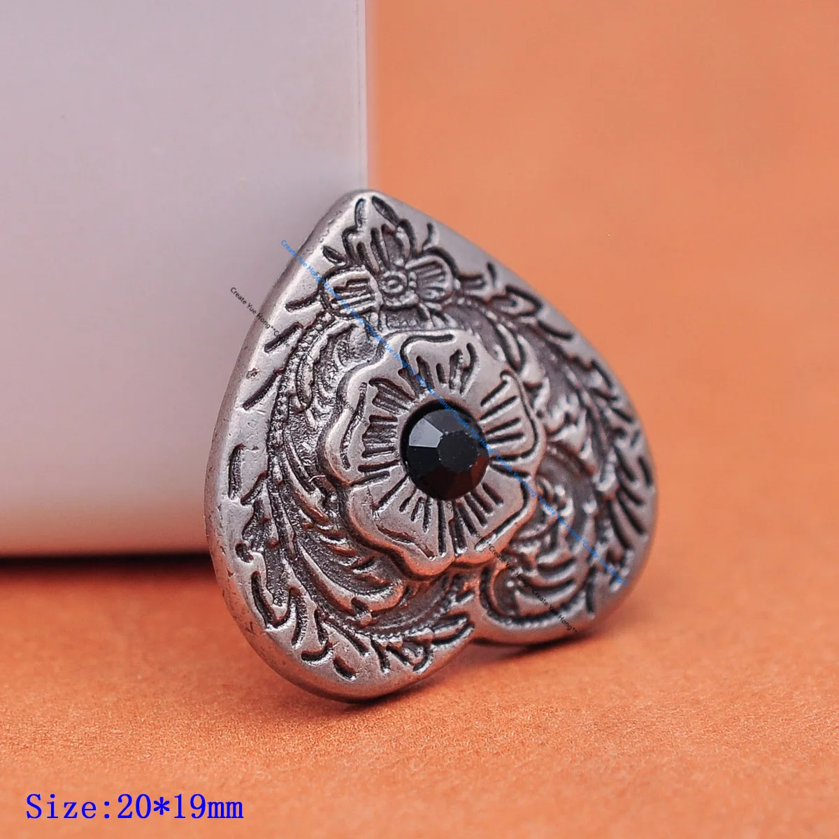 Sillín de caballo occidental, cabeza de corazón, flor, diamantes de imitación negros, artesanía de cuero, bestia, cuello recto, Conchos de decoración