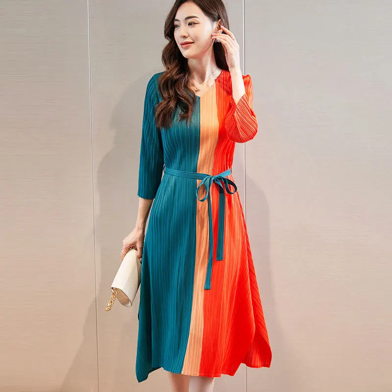 

2021 summer v-neck office lady waist strap dress Miyake pleated stitching contrast temperament casual thin folda dress for woman