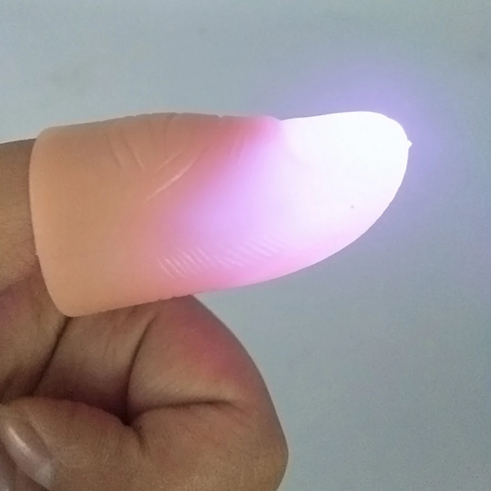 LED โคมไฟปาร์ตี้ Magic Light Up Thumbs นิ้วมือเคล็ดลับไฟ Prank ของเล่นเครื่องมือสำหรับฮาโลวีนที่น่าตื่นตาตื่นใจของเล่นเรืองแสงเด็ก