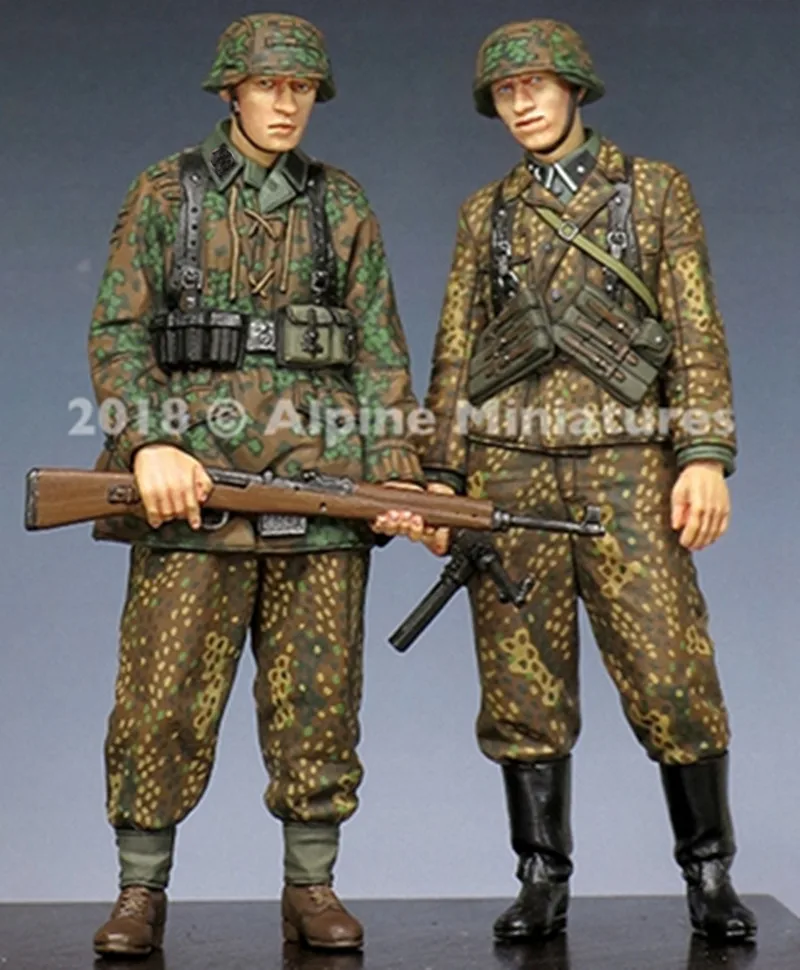 1/35 model kit resin kit  Grenadiers 44-45 Set  (2 Figures)