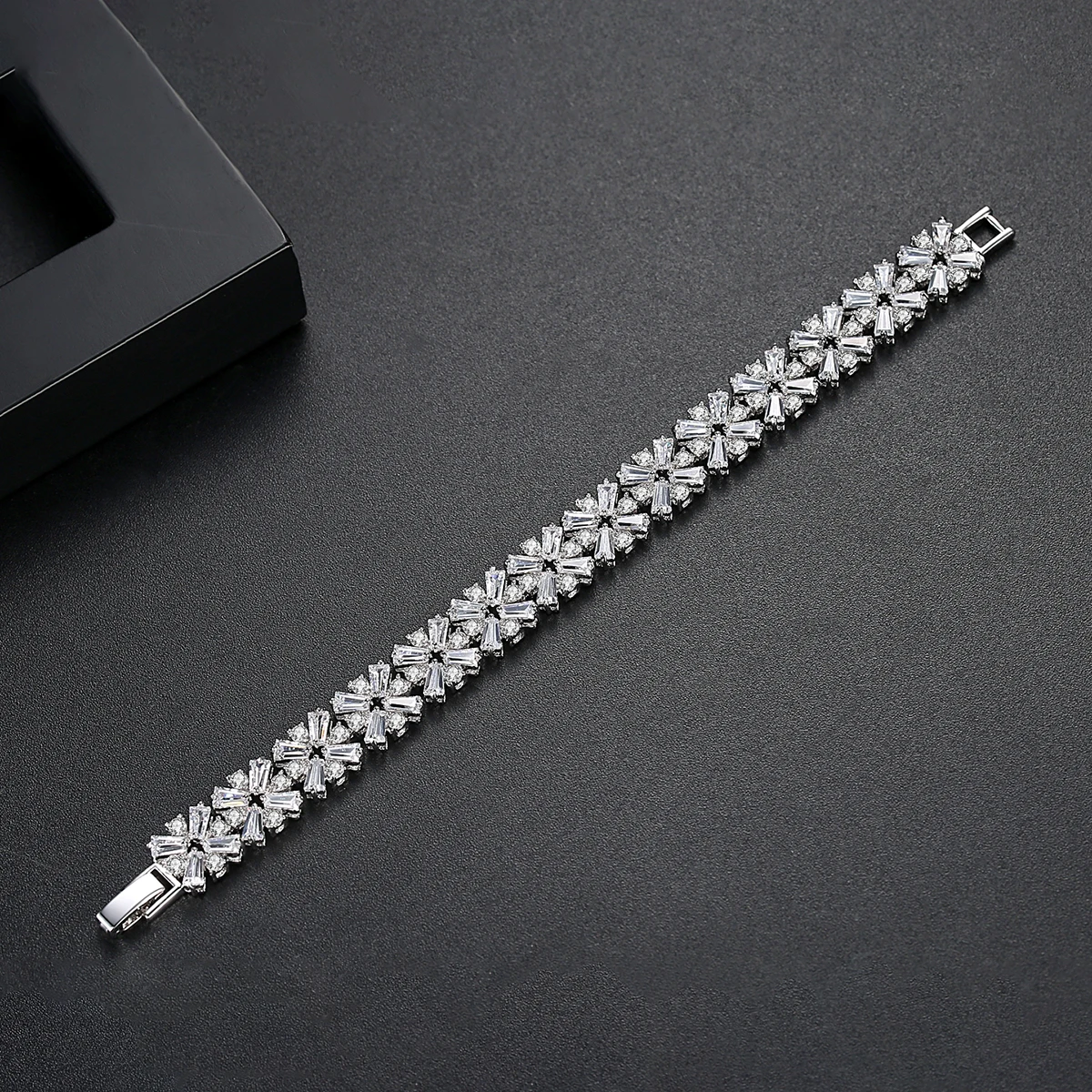 LUOTEEMI Brand New Luxurious Women Wide Bracelet Bride Wedding Zirconia Bangles High Quality CZ Inlay Bracelet for Girl Party