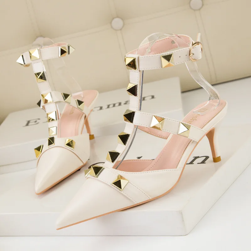 2022 New Spring Fashion Rivets Sandals Women Pointed Toe Mid Heel 6CM Pumps Sexy Luxury Mule Brand Studded Shoe Zapatillas Mujer