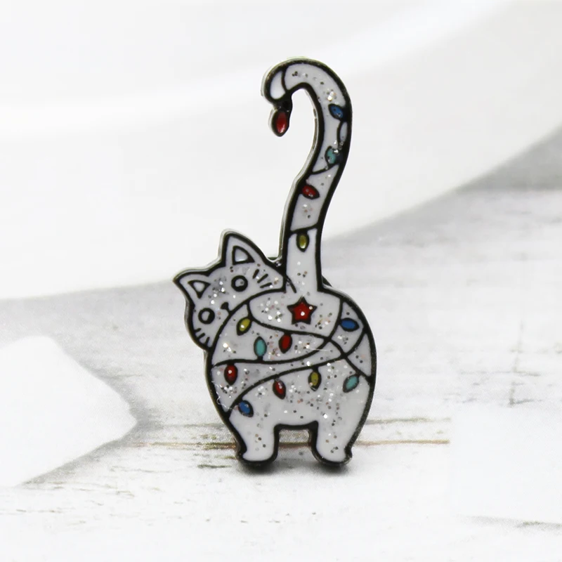 New Cute Cartoon Animals Long Tail White Tabby Cat Brooch Waving Up Tail Enamel Pin Fashion Children's Denim Clothes Lapel Penda