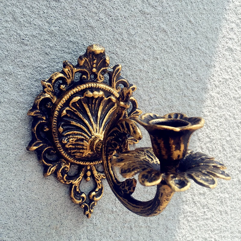 حامل شمعدانات مثبت على الحائط من الحديد الزهر ذهبي عتيق مع قاعدة على شكل شعار عرض شمعة منزلية فن مصنوع يدويًا للديكور الداخلي