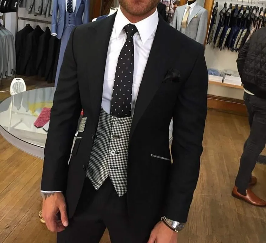 

Stylish Black Groom Tuxedos Peak Lapel Man Business Suits Prom Party Blazer Waistcoat Trousers Sets(Jacket+Pants+Vest)