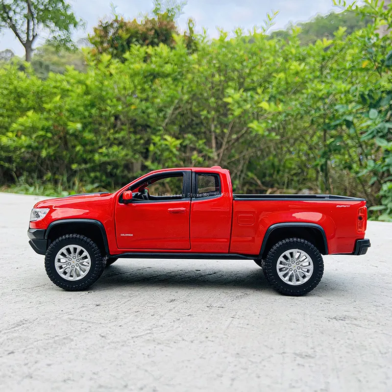 Maisto 1:27 new 2017 Chevrolet Colorado ZR2 red off-road Coupe alloy car model handicraft decoration collection toy tool gift