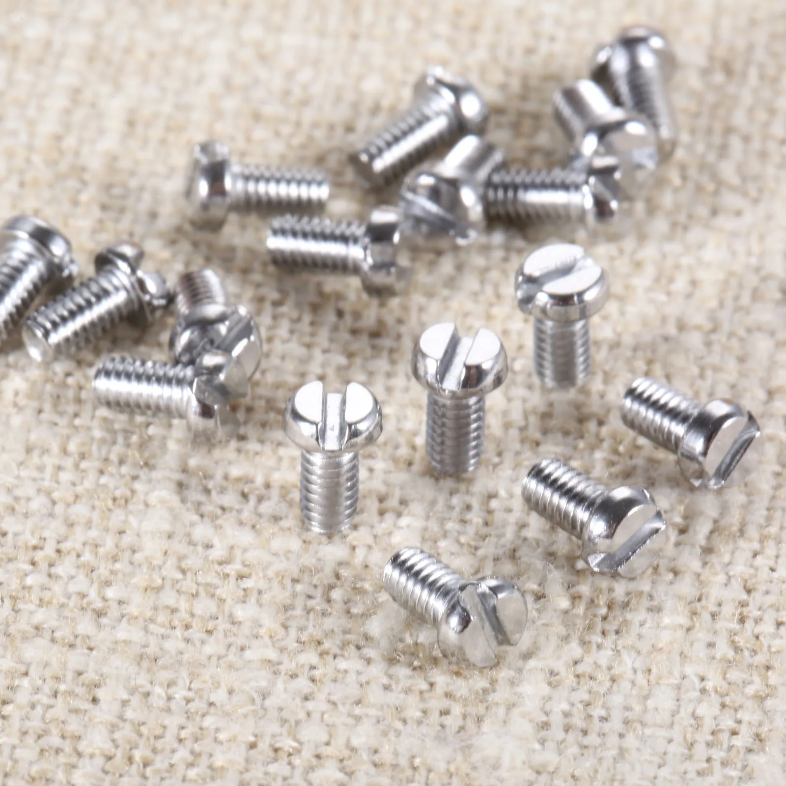 20Pcs Metal Industrial Flatcar Sewing Machines Plate Teeth Screws Presser Foot Lock Flat Needle Stitch Board Dental Screws 8*3mm